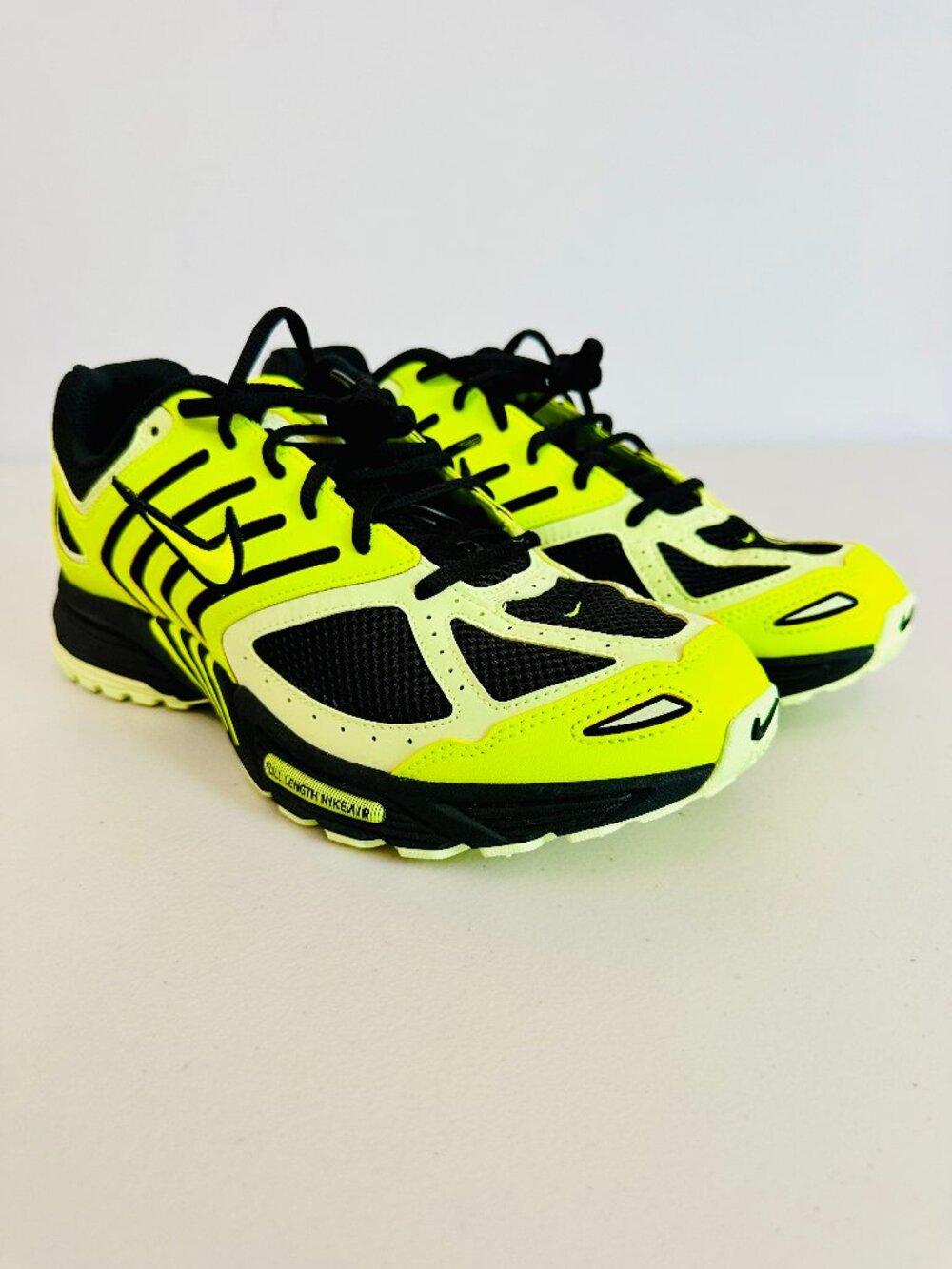 NEW NIKE AIR PEGASUS 2005 VOLT/BLACK/BARELY VOLT/VOLT  HQ5403-700 SIZE 10.5